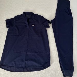 Figs maternity set size small.  Navy